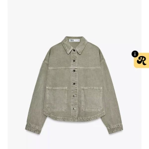 Grön jeansjacka  - Säljer denna gröna trendiga jeansjacka från Zara då den inte kommer till användning längre. Den är i bra skick men inte oanvänd! Kontakta vid fler bilder