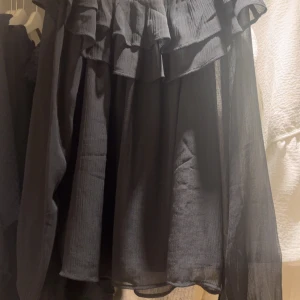 Svart blus - Snygg blus från Gina Young i storlek 158/164💕💕