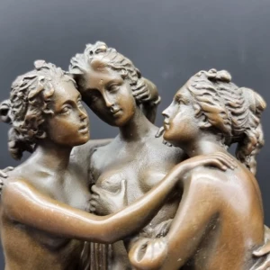 Staty, Bronze, The Three Graces - 24.5 cm - Brons, Marmor - Handgjord bronsstaty av De tre naderna pả äkta marmor. Väldigt fina detaljer som gör dem väldigt verklighetstrogna, ett riktigt konstverk. vikt: 3,7 kg