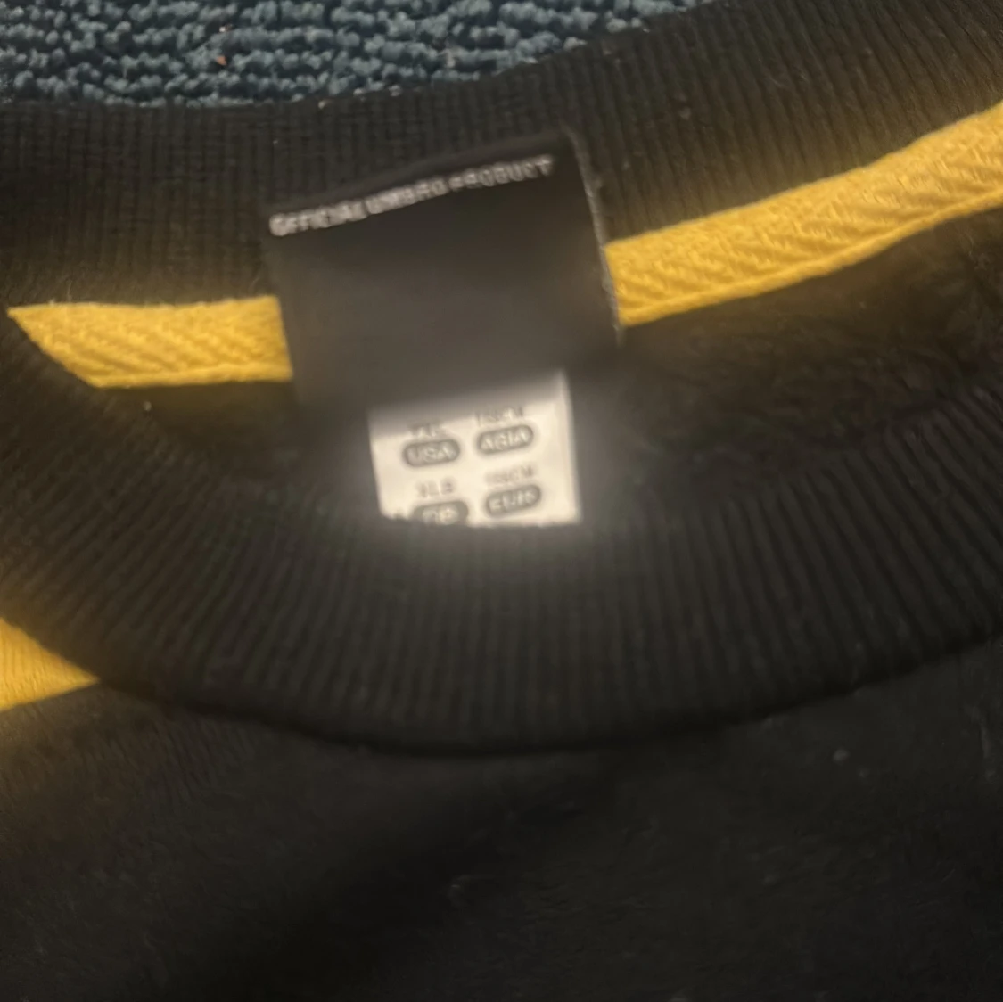 Svart och gul Umbro sweatshirt - 1