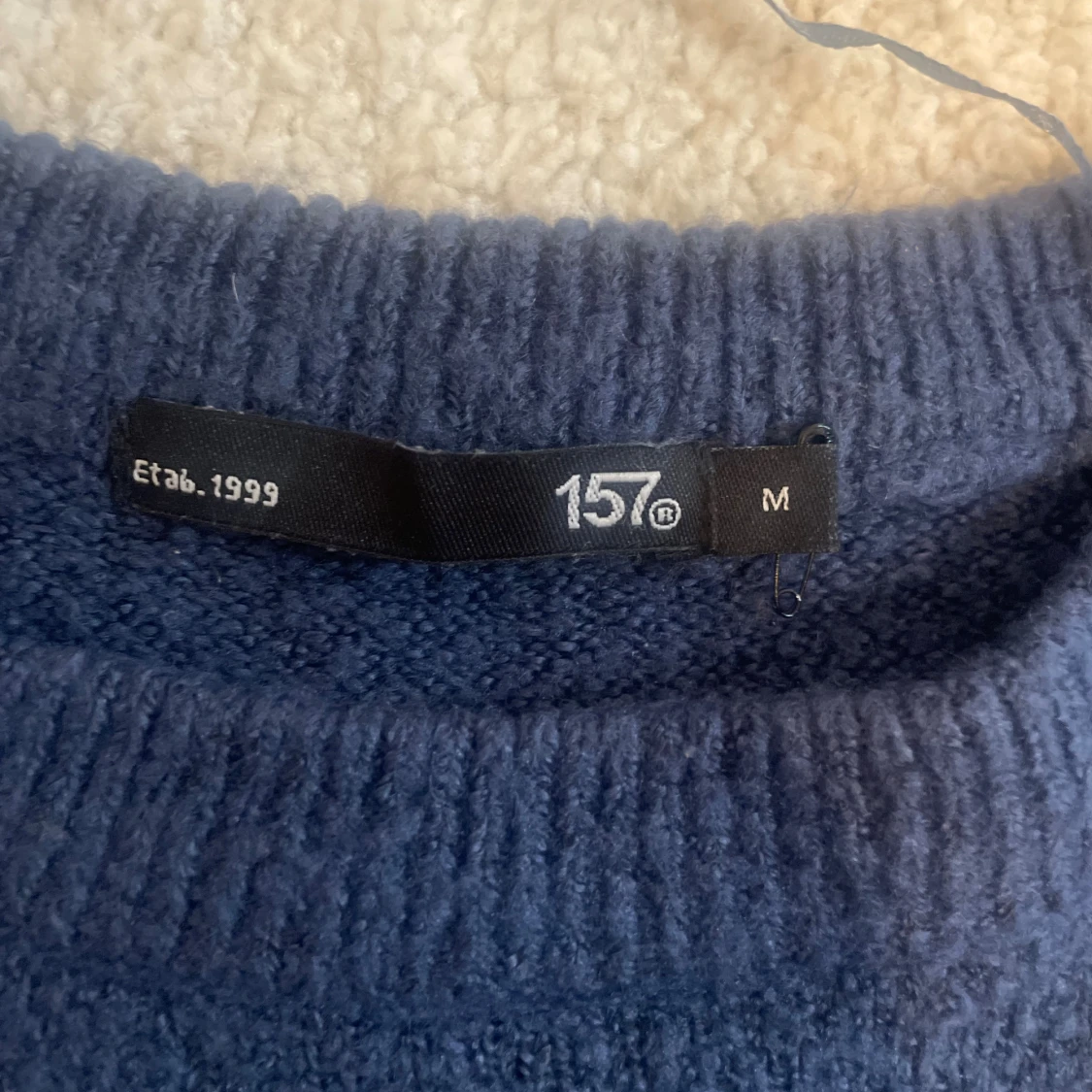 Mörkblå stickad tröja  - 1