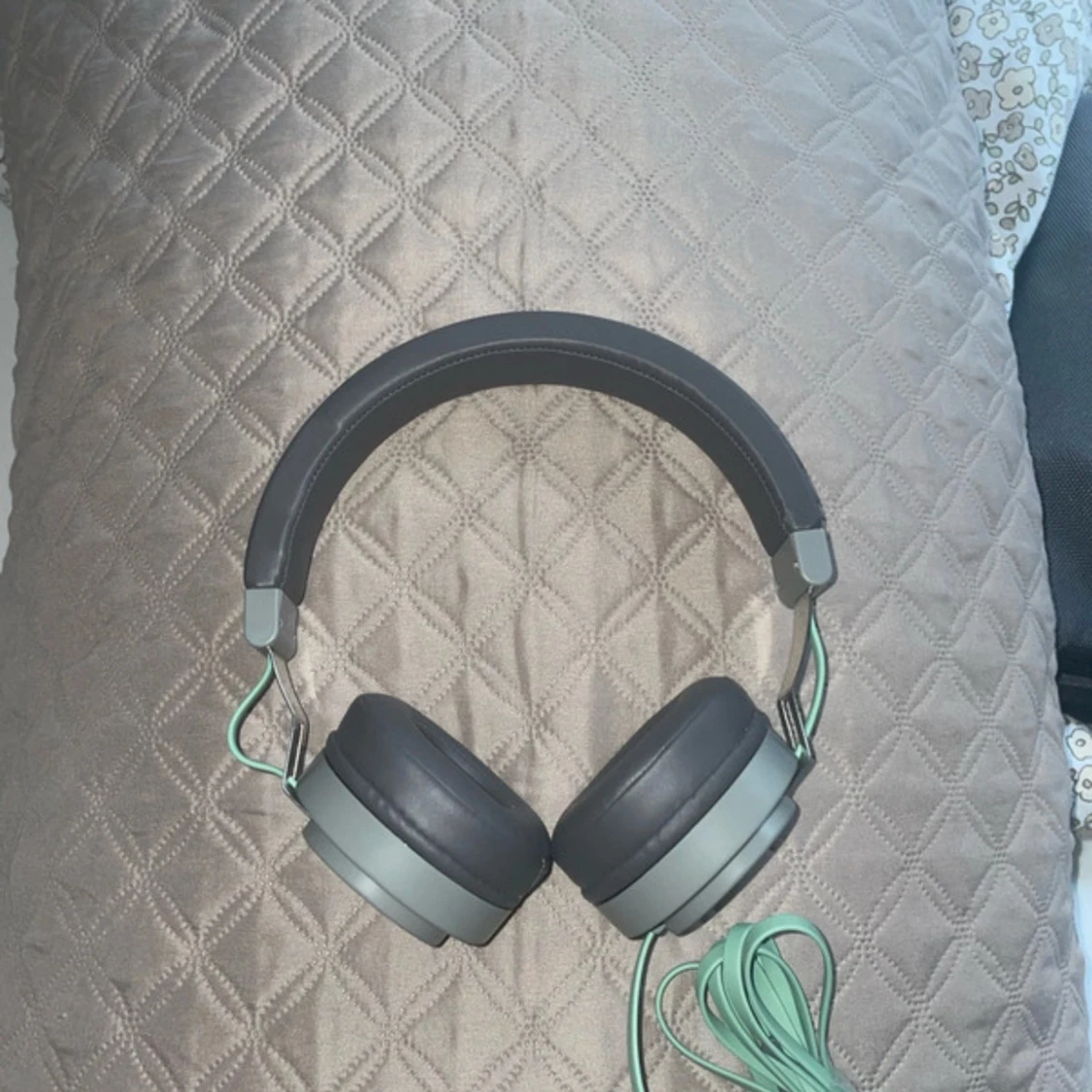 Kabelanslutna over-ear hörlurar