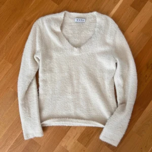 stickad tröja - mysig stickad tröja, väldigt fint skick