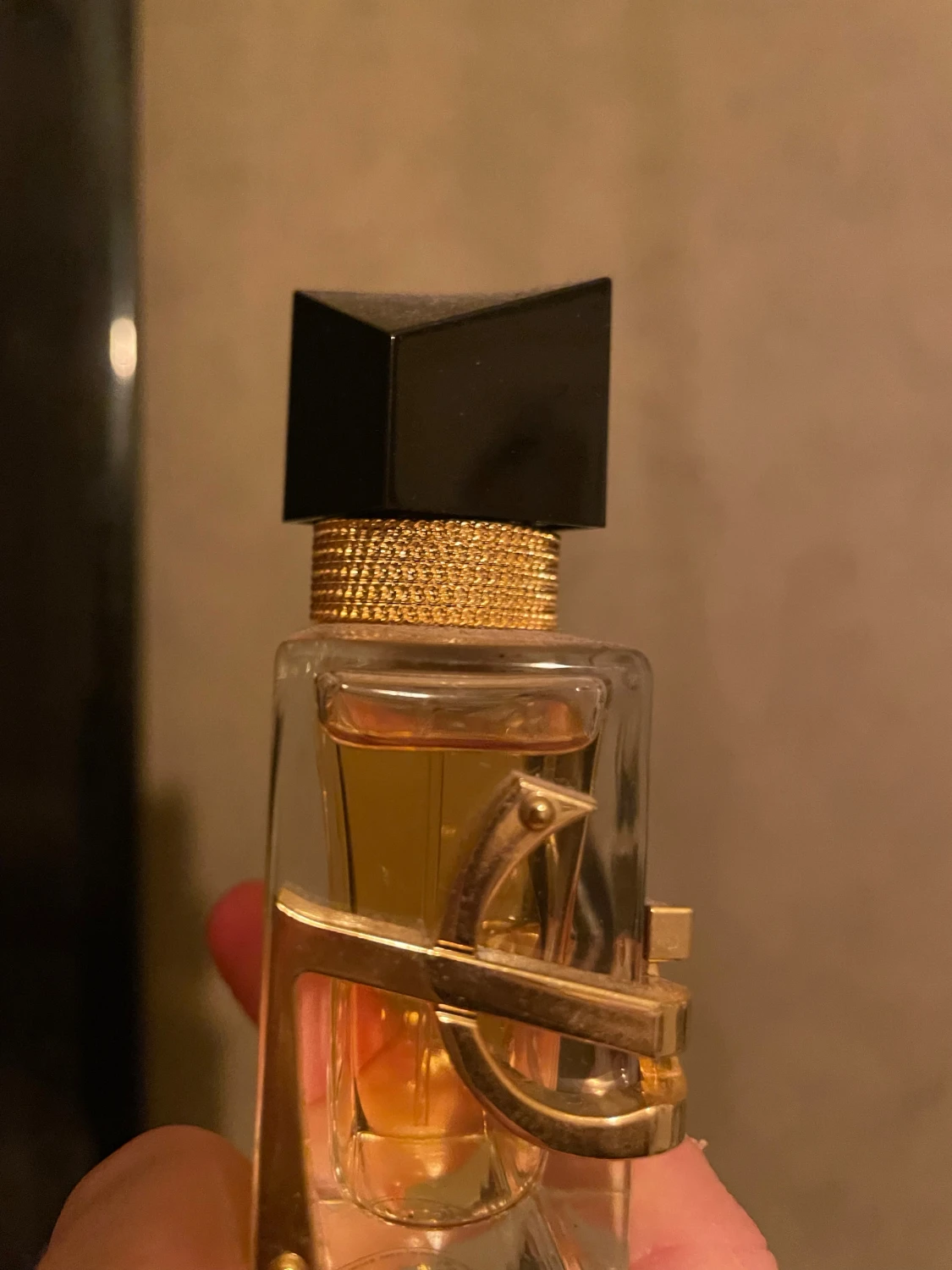 Trendig parfym med lyxig design - 1