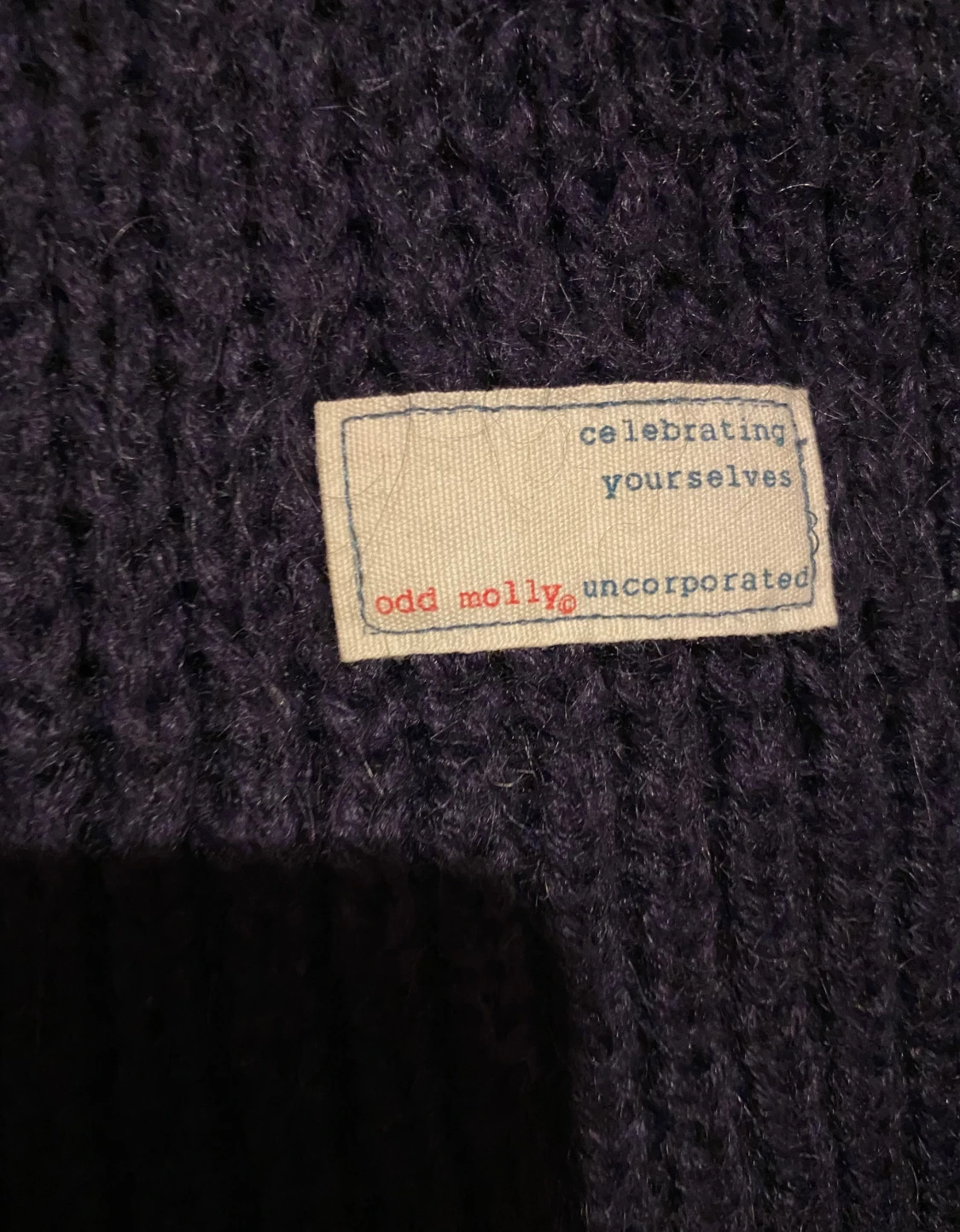 Mörkblå kofta från Odd Molly med rosetter i storlek 0 - 3