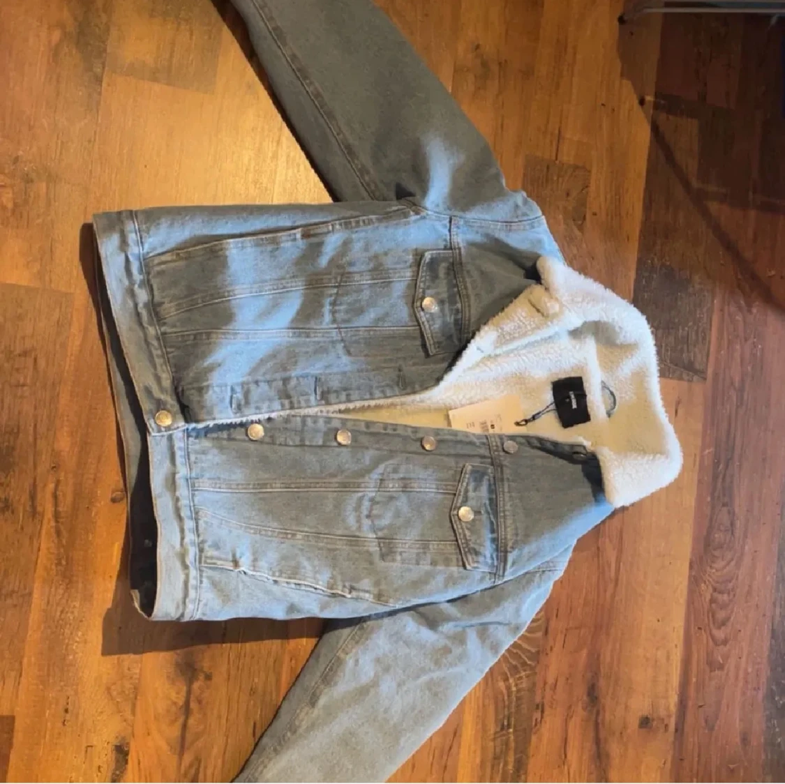 Ljusblå jeansjacka med teddyfoder Bik Bok - 1