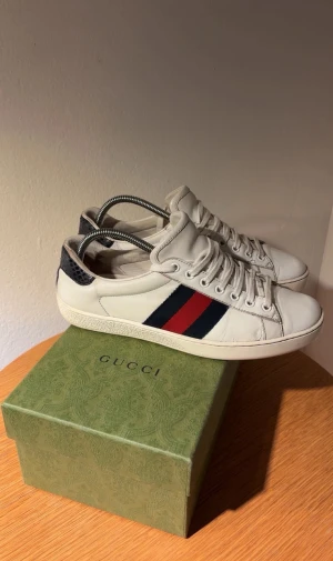 Gucci ace sneakers - Gucci ace sneakers | Storlek:40,5 men passar 41,5 | 26,5 cm | Äkta| Skick:Mycket bra! | Pris:1900 kr men kan diskuteras