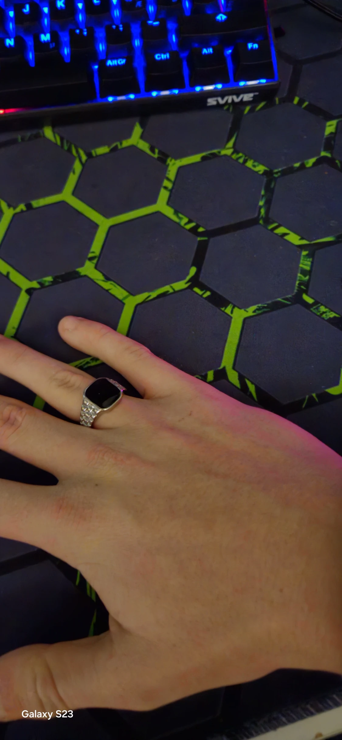 Silverfärgad ring och halsband med svart sten - 2