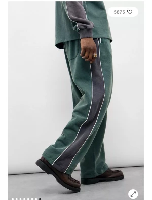 Harri baggy joggers iets frans - Säljer mina harri baggy joggers då jag har för många o inte använt dessa så mycket alls!💚 