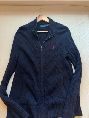 Ralph lauren zip - Kabelstickad Ralph lauren zip storlek S passar M oxå inga skador nypris över 2400 köpt på zalando