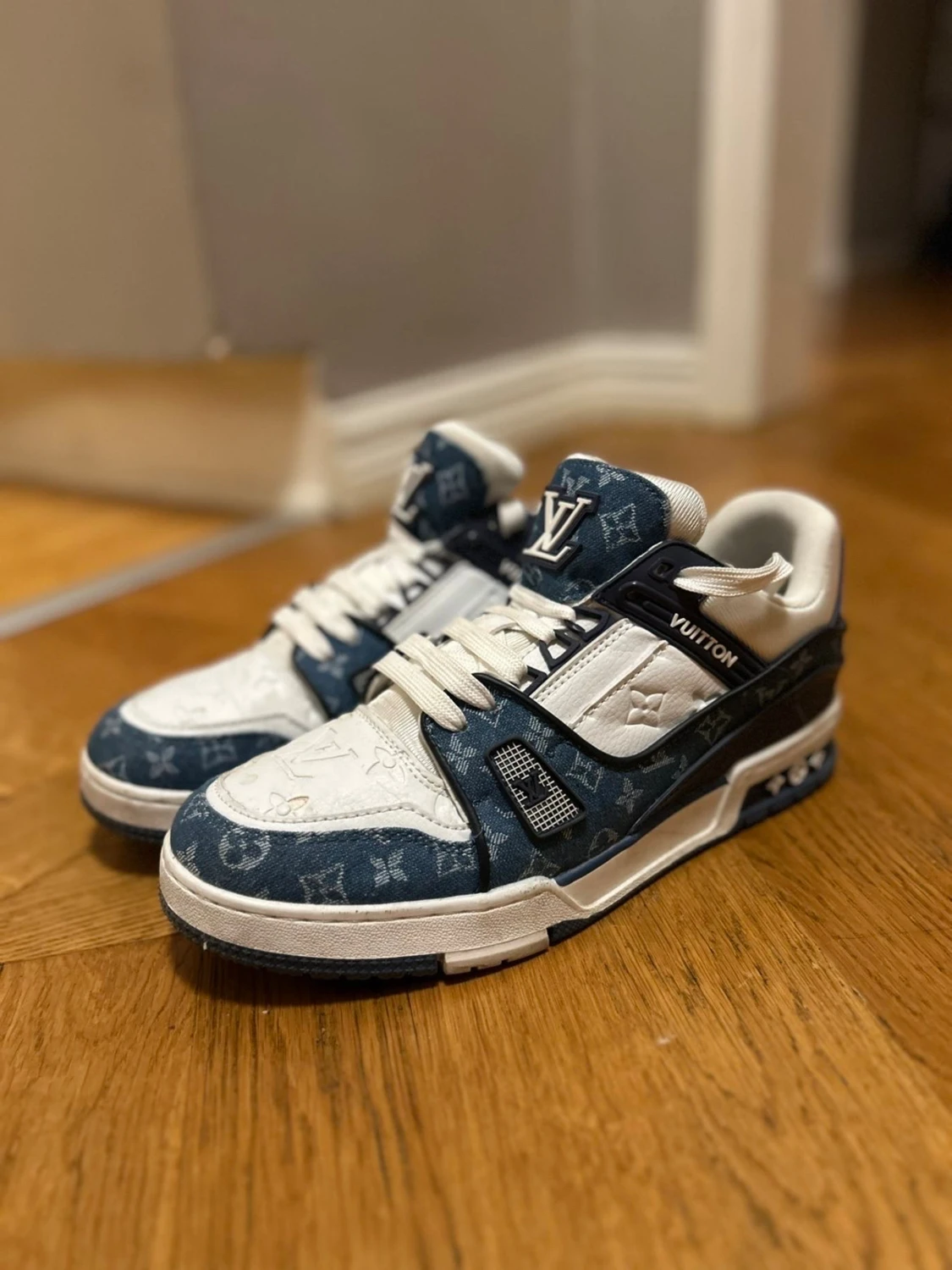 Louis Vuitton blåvita sneakers