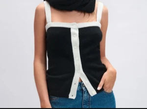 Cloeys stickad linnetopp - Säljer min fina topp från Cloeys.