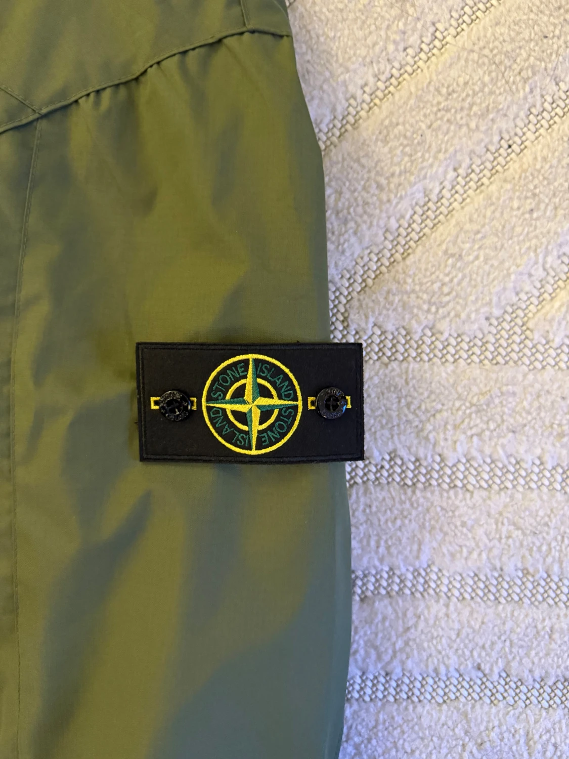 Grön vindjacka från Stone Island - 1