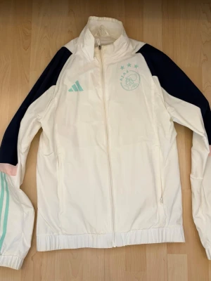 Ajax windbreaker - Ajax windbreaker, använd men i bra skick, dm vid frågor
