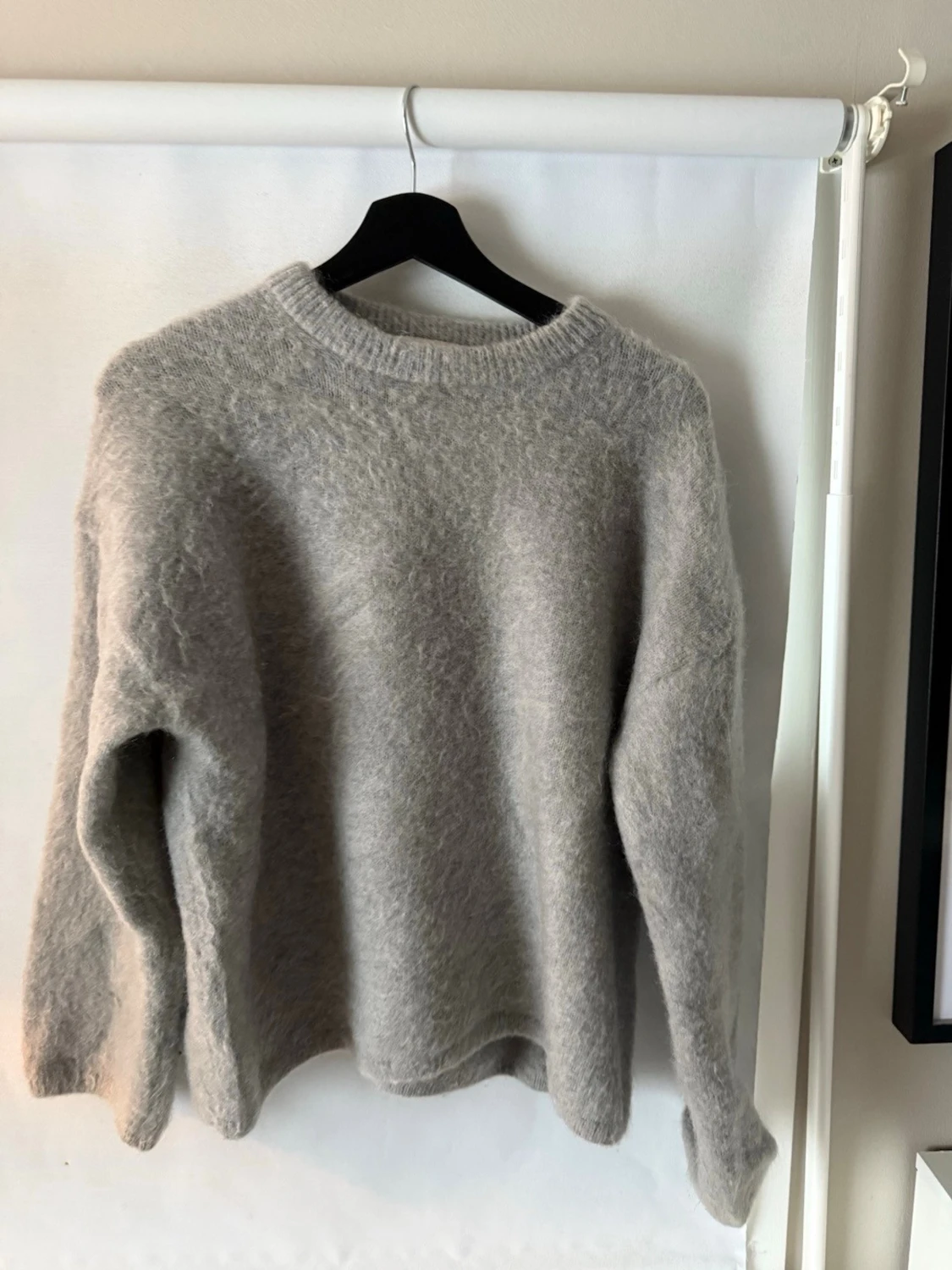 Ljusgrå mohair tröja