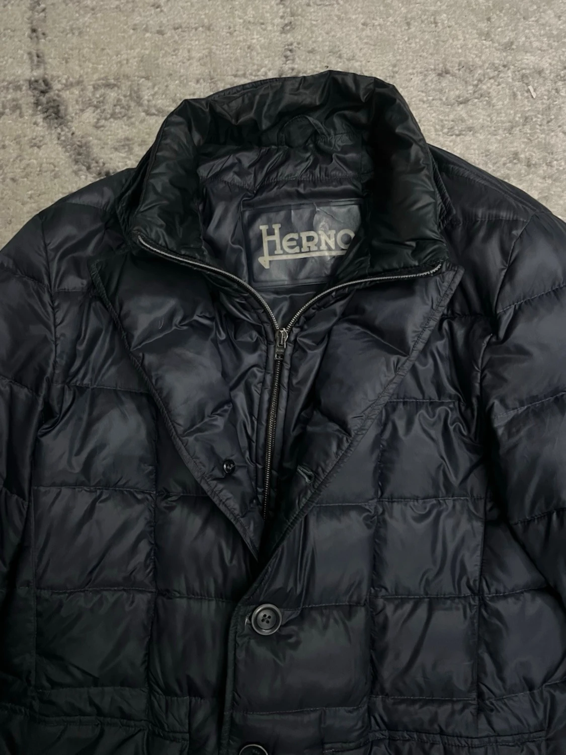 Marinblå dunjacka från Herno - 1