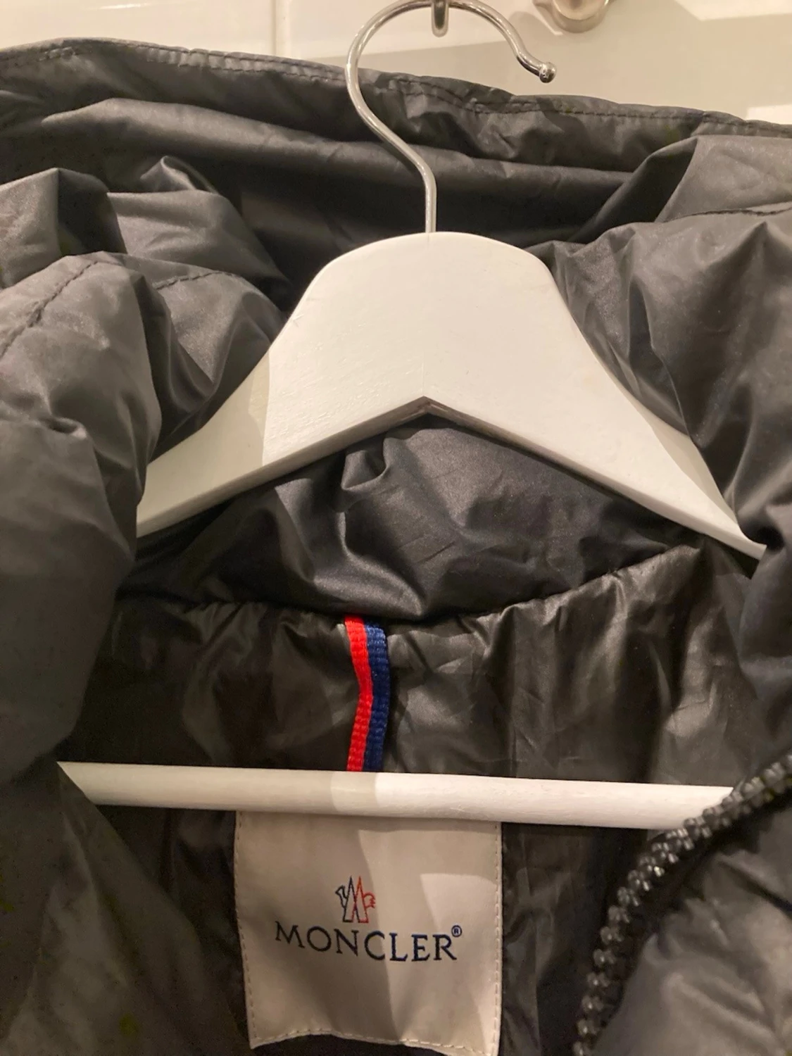 Svart Moncler pufferjacka med dragkedja - 2