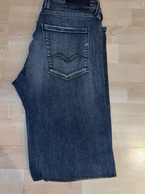Gråa replay jeans  - Gråa replays väl omhändertagna. Intreserad->dm W33 och L33 
