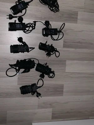 1 lenovo 7 Dell - 1 Lenovo 7 hel nya dell, alla är usbc laddare med 65W