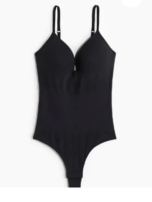 NY Body från H&M  - Populär body från hm, aldrig använd. Jag kan posta på direkten💖