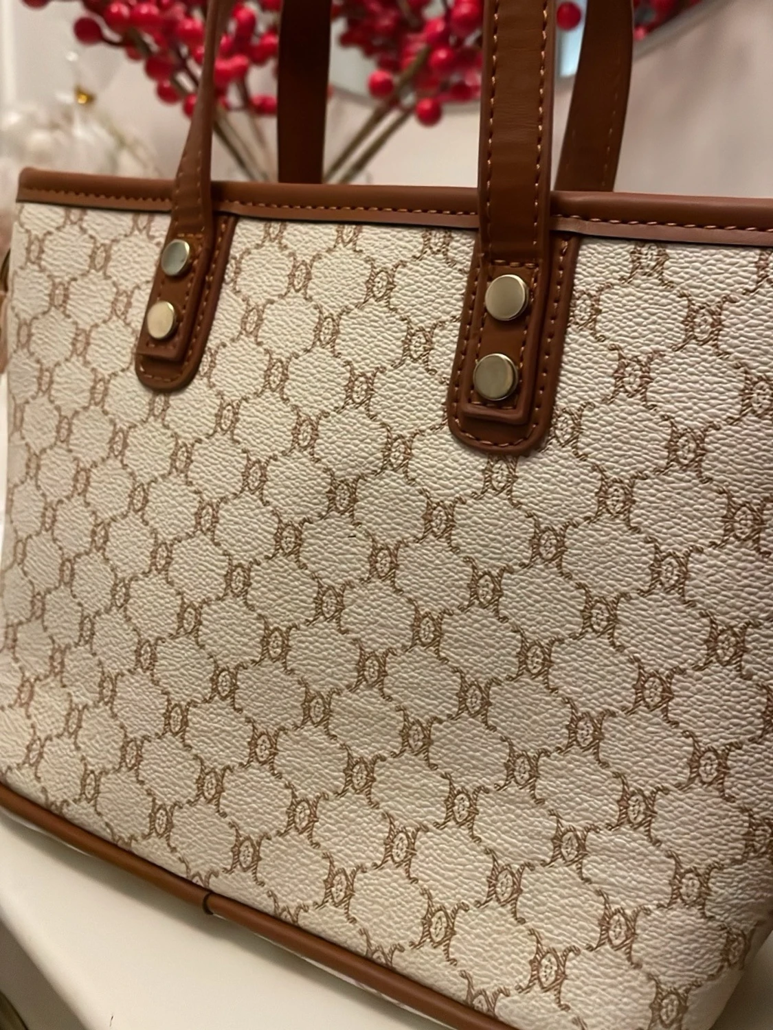 Elegant Vit & Beige handväska med monogrammönster - 1