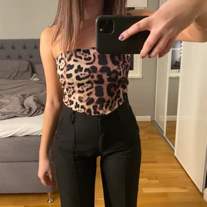 Leopardbody  - Leopardbody från nelly. Supersnygg till fest. Har tunna band och har sytt upp dom lite där bak då dom va för långa på mig