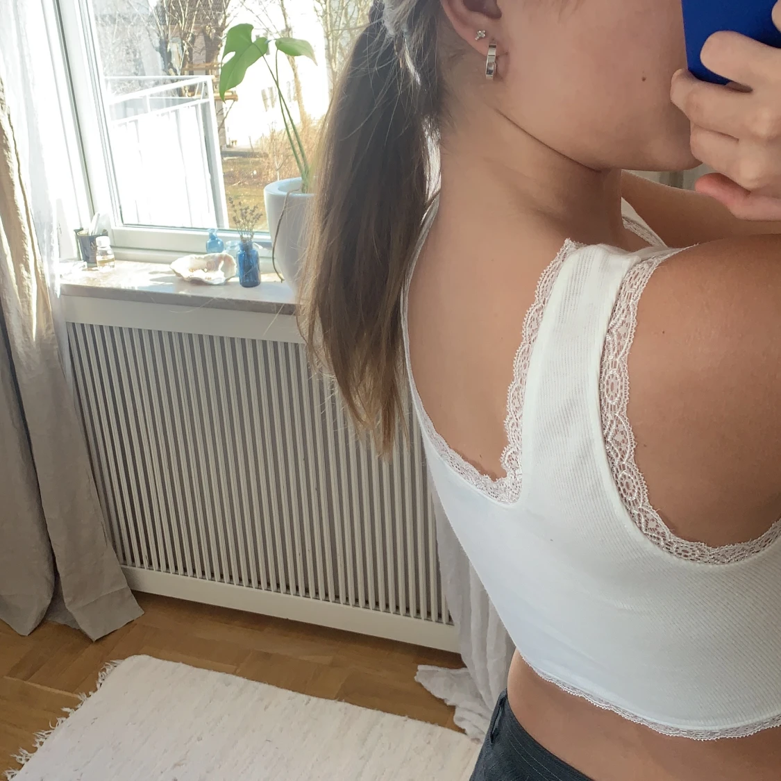 Vitt linne med detaljer i spets - 90