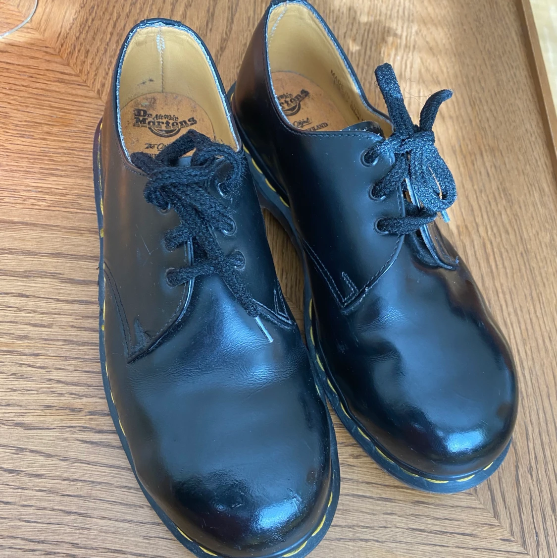 Svarta låga dr martens