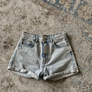 Shorts - klassiska blue shorts från gina i highwaist 🤍