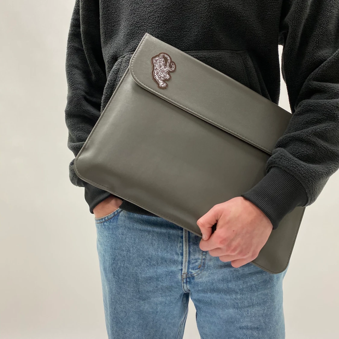 Laptopfodral grå inkl en patch - 91