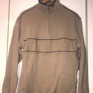 Atlas sweatshirt  - Retro och hipp sweatshirt. Köpt 2hand men knappt använd. Har en lite fläck men syns knappt. Exklusive frakt 