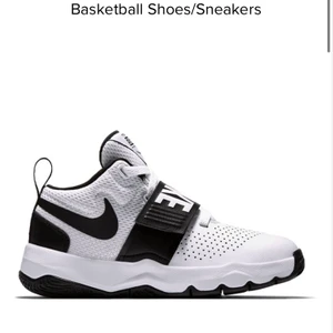 Basket skor strl 38,5 - Helt nya basket skor, aldrig använda. Storlek 38,5. NIKE team hustle d8. Köpta för 900kr säljer för 400kr Jätte fina!