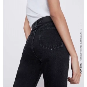 Svarta jeans  - Helt nya säljer för att de är för små:(