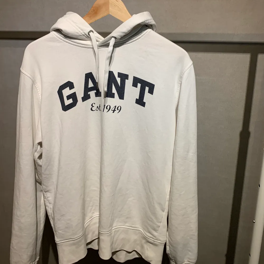 Använd ett antal gånger men fortfarande i bra skick 7/10. Lite liten i storleken. Hoodies.