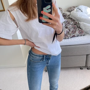 Crocker jeans - Snygga jeans med låg midja från Crocker. Vet ej storlek men passar mig som vanligtvis har XS/S och är 167