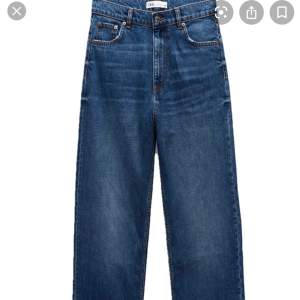 Vida supersnygga Zara jeans!!! Mörkblåa! Storlek 36, jag är 180 men passar kortare och längre! 