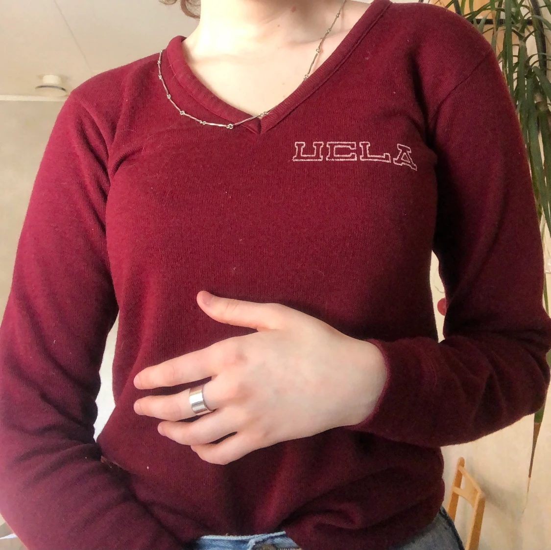 SKITSNYGG VINRÖD SWEATER HÄR!