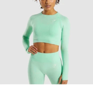 Träningskläder  - Säker det här snygga tränings settet från gymshark då det tyvärr inte passar mig längre. Båda är i st xs och tyvärr har det blivit för litet för mig nu! Säljer det gärna tillsammans men det går att köpa separat också❤️ kan fixa mer bilder! I bra skick