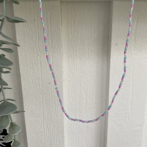 Halsband - Handgjort halsband i godisfärger, blå, rosa & vit🍭