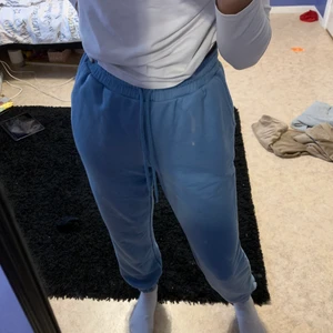 Mjukisbyxor - Helt nya och oanvända mjukisar från NA-KD💗 Nypris 150kr