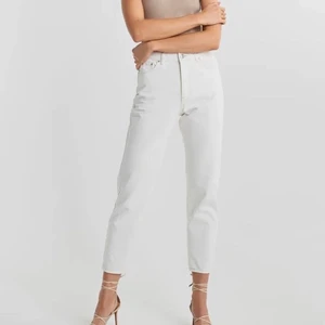 Gina tricot jeans  - Gina tricot jeans. Storlek: 38 använda ett fåtal gånger. frakten ingår! hör av dig ifall du är intresserad!