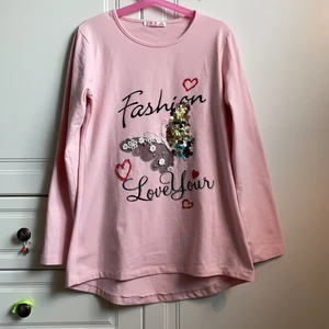 J.N.S - J.N.S, långärmad tröja. I färg rosa💗❤️