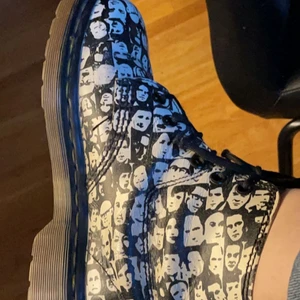 Andy warhol 80s Dr martens  - Använda ett par gånger, säljer pga att dem är för små. 