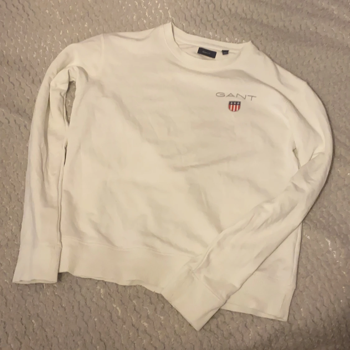 En vit gant tröja använd kostar 200kr  - 90