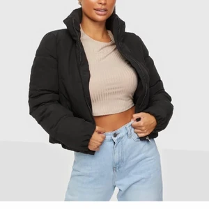 Puffer jacket - Puffer jacket ifrån Nelly! Oanvänd med lappar kvar. 🍂