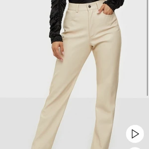 Beiga skinnbyxor - Superbra skick, storlek 36. Nypris 500 kr, säljer för 100 kr +frakt!💖