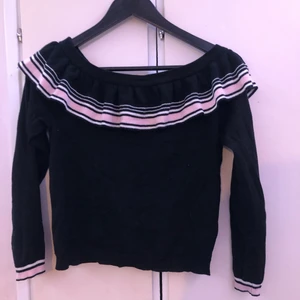 Tröja  - Stickad tröja med rosa detaljer 💕