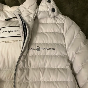 Sail racing dunjacka  - Dunjacka som är till låren, passar ej så blir till salu (pris kan disskuteras) 