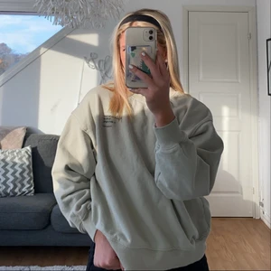 Sweatshirt  - Säljer denna gröna sweatshirt pga använder aldrig den💚⚡️ Strl S och köparen står för frakten!!😇