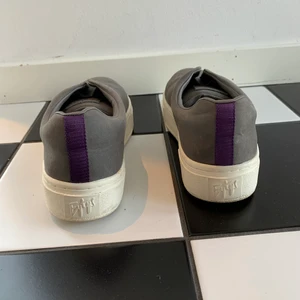 Eytys skor - Grå Eytys skor, stl 39, endast använda en gång. 